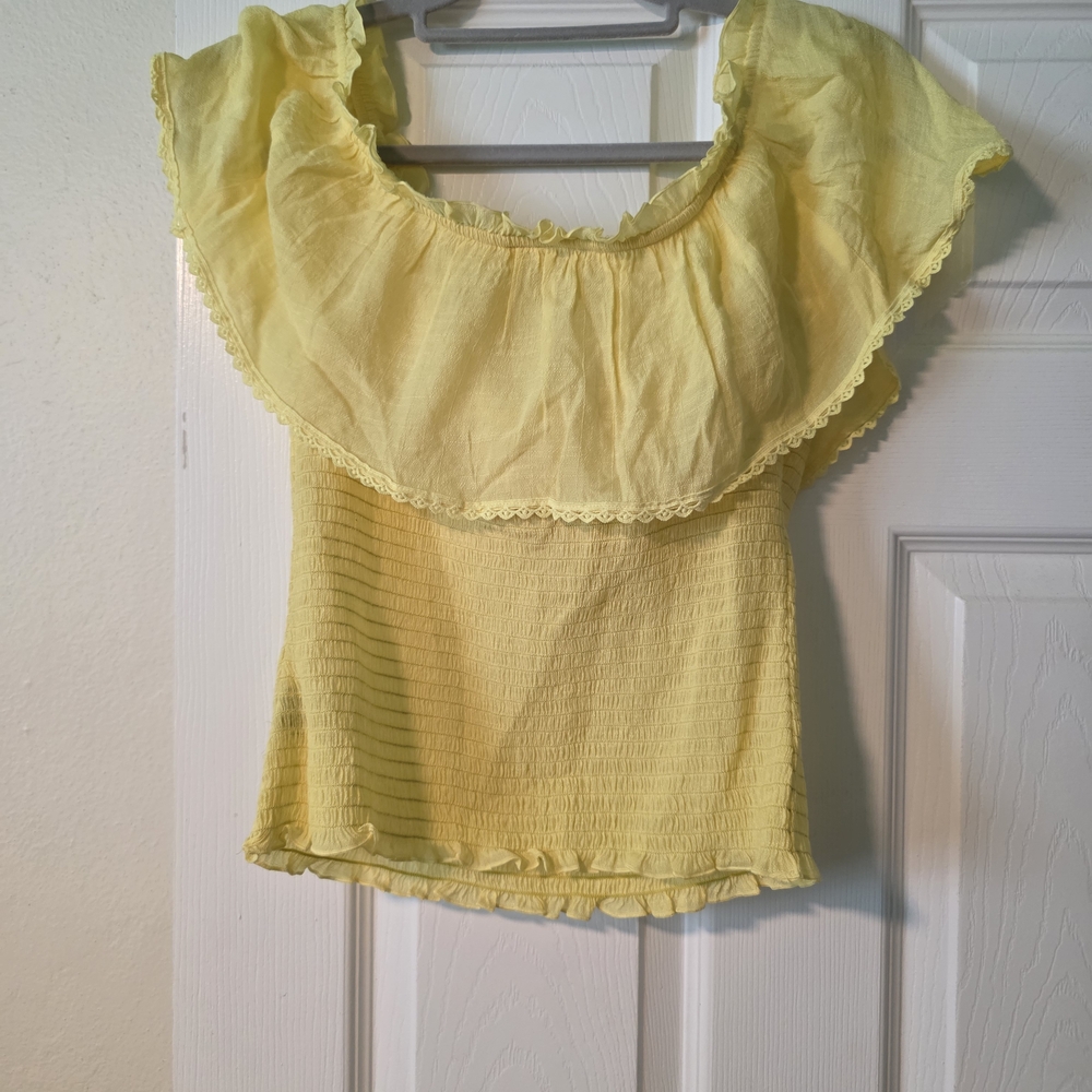 BCX Light Yellow Ruffled Blouse - Picture 3 of 4